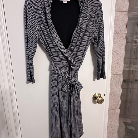 Liz Claiborne Dresses & Skirts - Liz Claiborne Elegant Black Dress